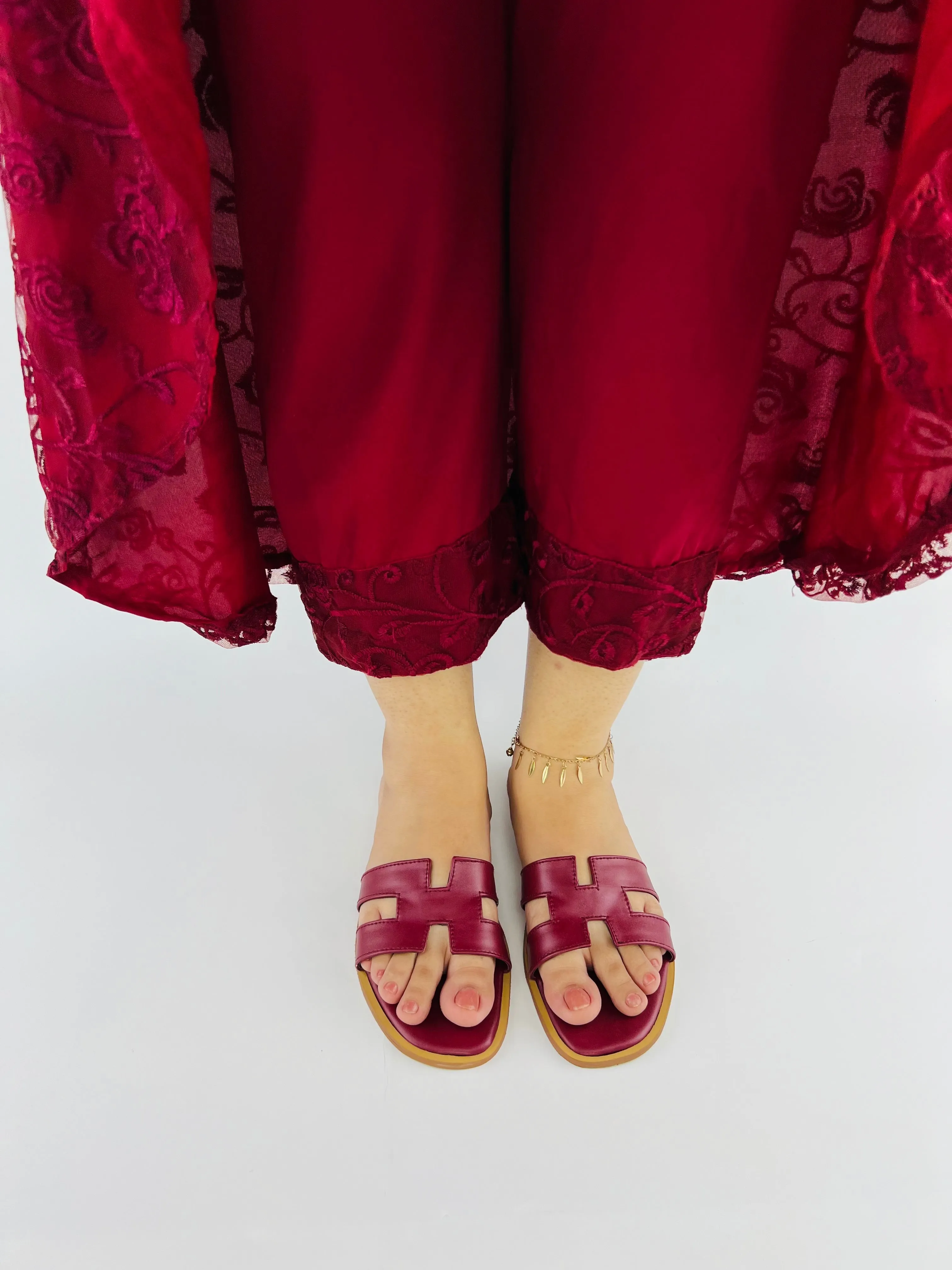 Hania Iconic H Style Oran Flat Slides in Maroon