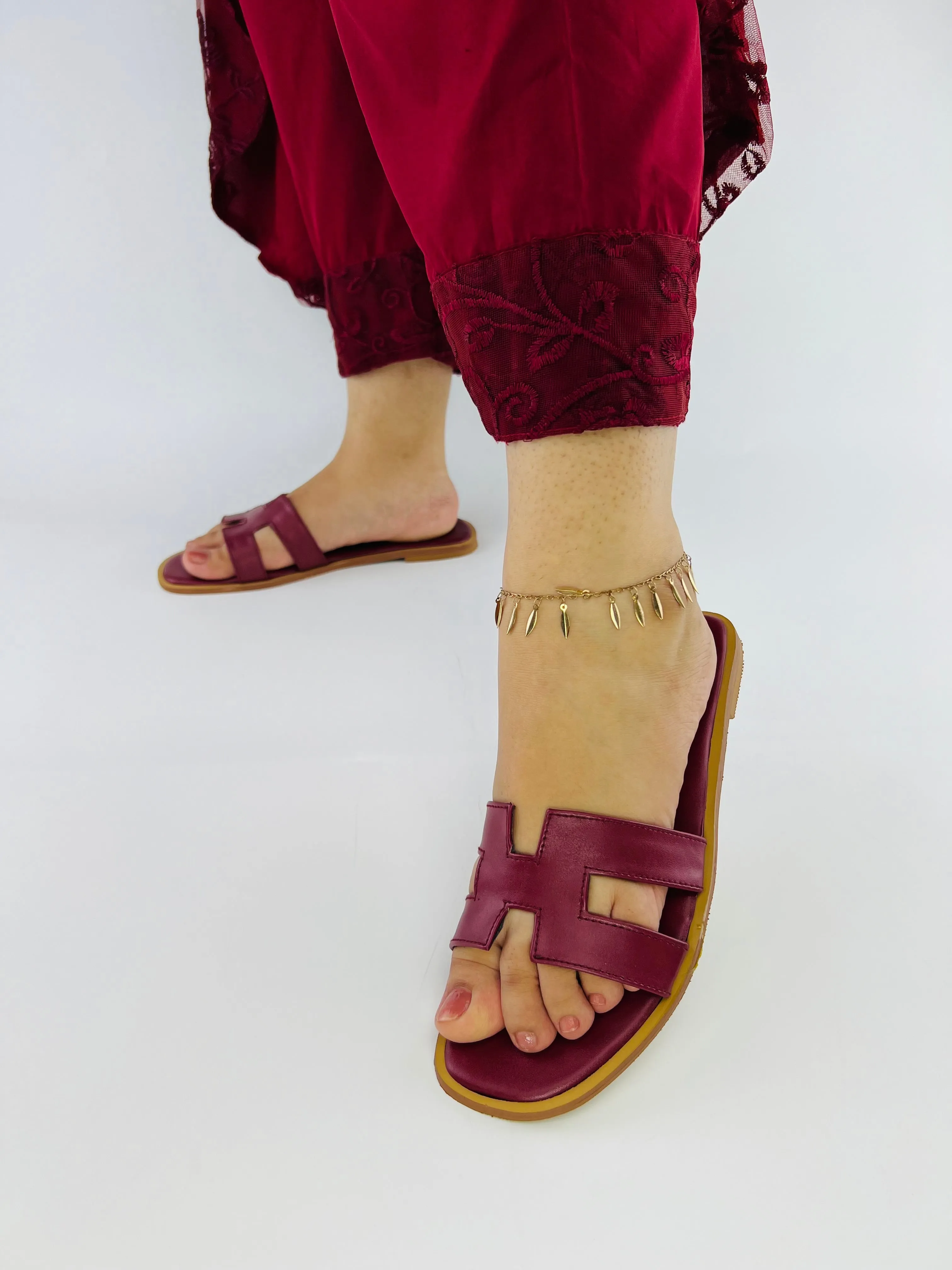 Hania Iconic H Style Oran Flat Slides in Maroon