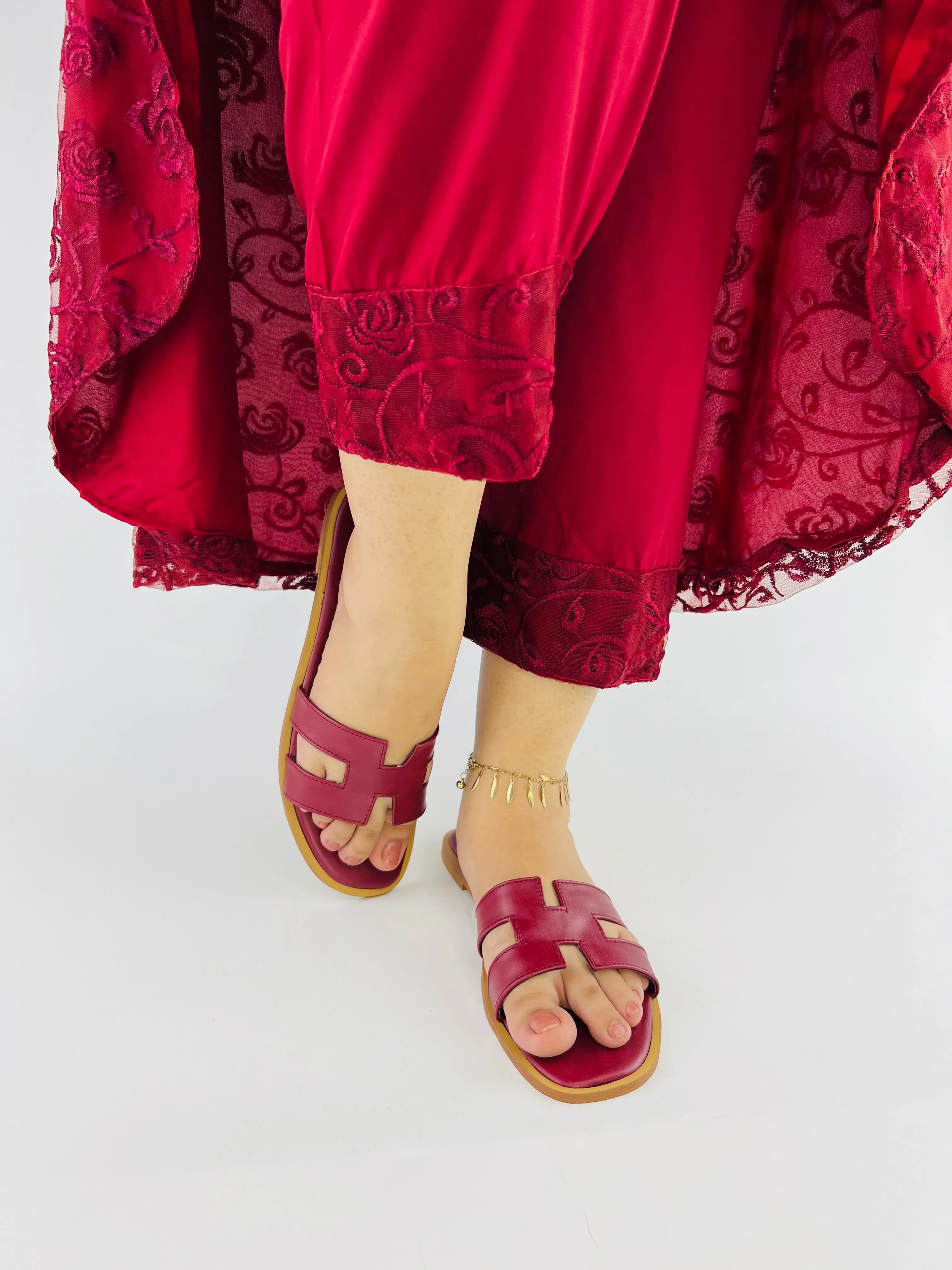 Hania Iconic H Style Oran Flat Slides in Maroon