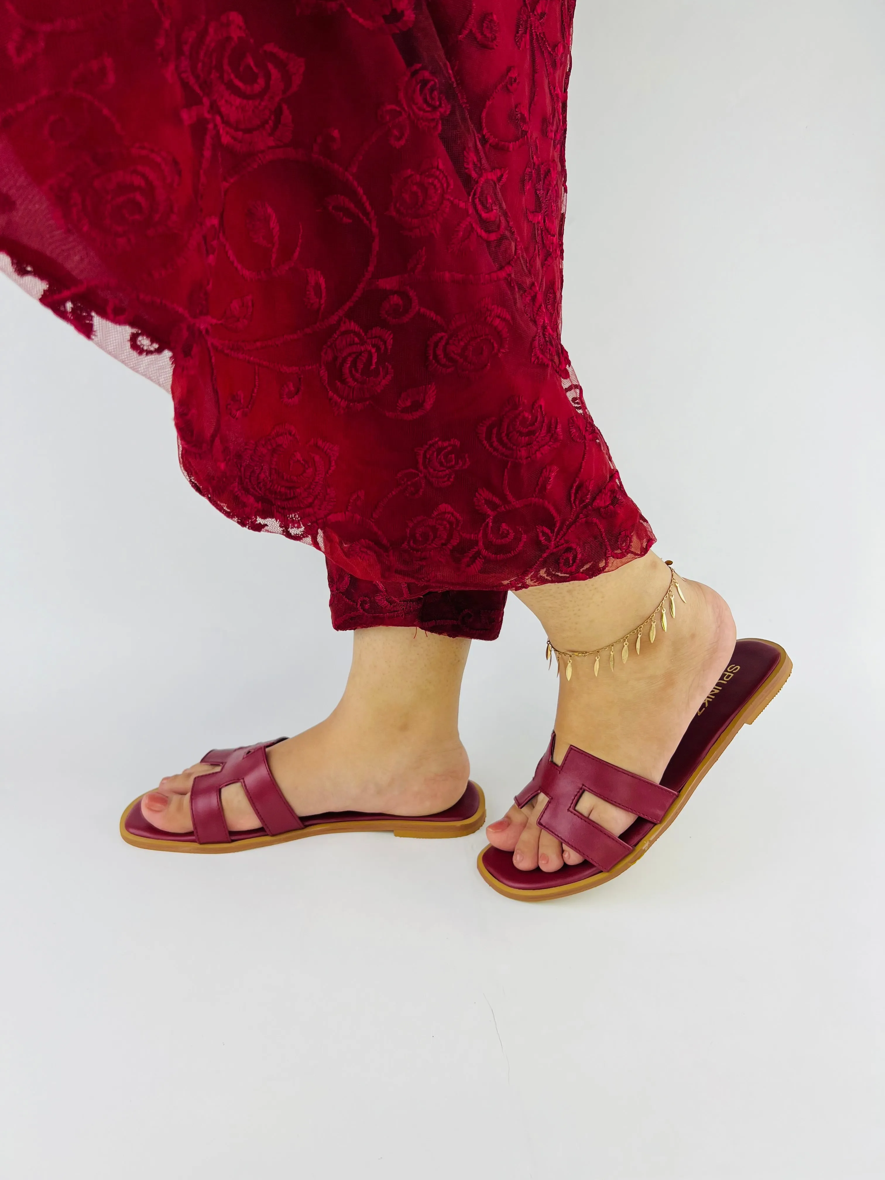 Hania Iconic H Style Oran Flat Slides in Maroon