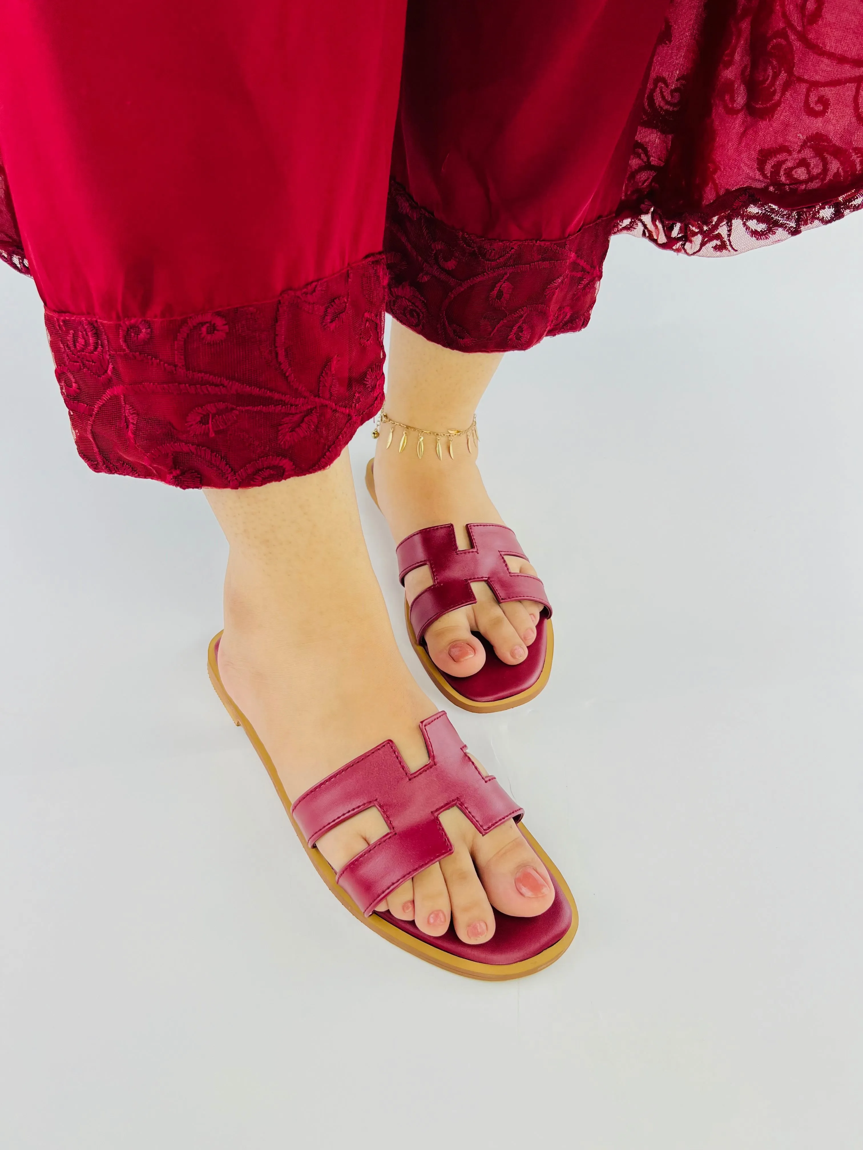 Hania Iconic H Style Oran Flat Slides in Maroon