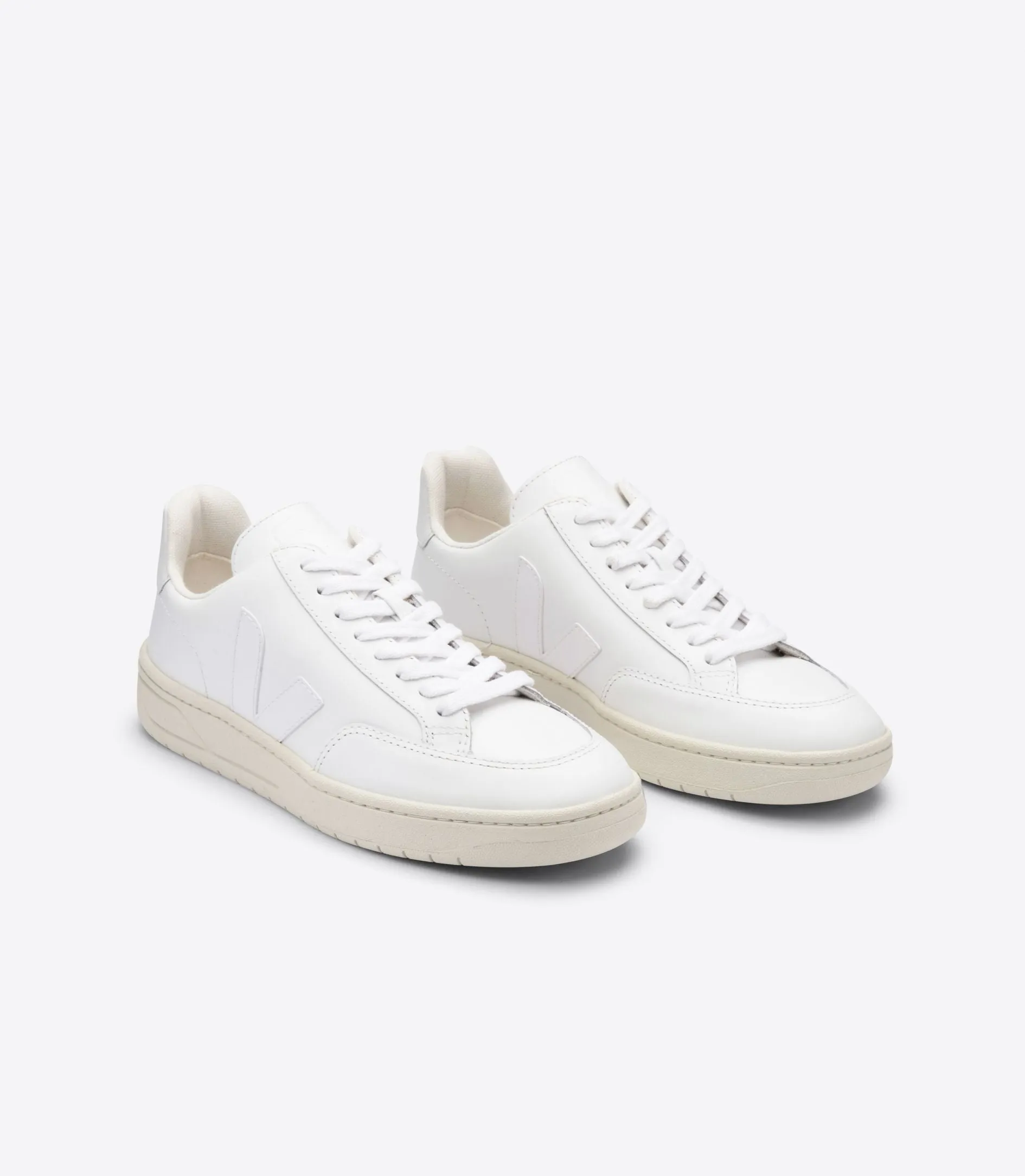 Veja - V-12 Leather in Extra White